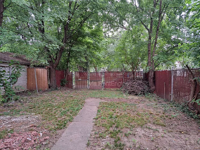 1774 Bolling Ave — Photo 14