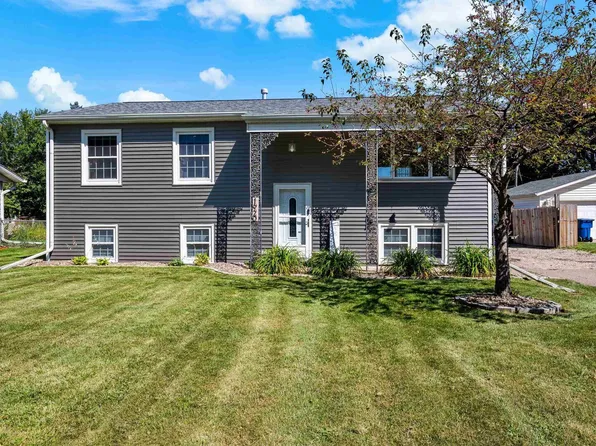 1920 W 70th St, Davenport, IA 52806