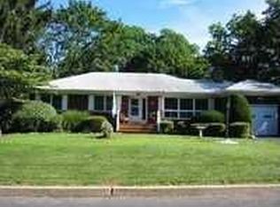 135 4th St, Saint James, NY 11780