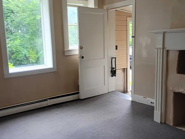 9 Court St, Windsor, VT 05089