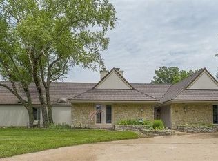 3702 NE Beechwood Dr, Lees Summit, MO 64064