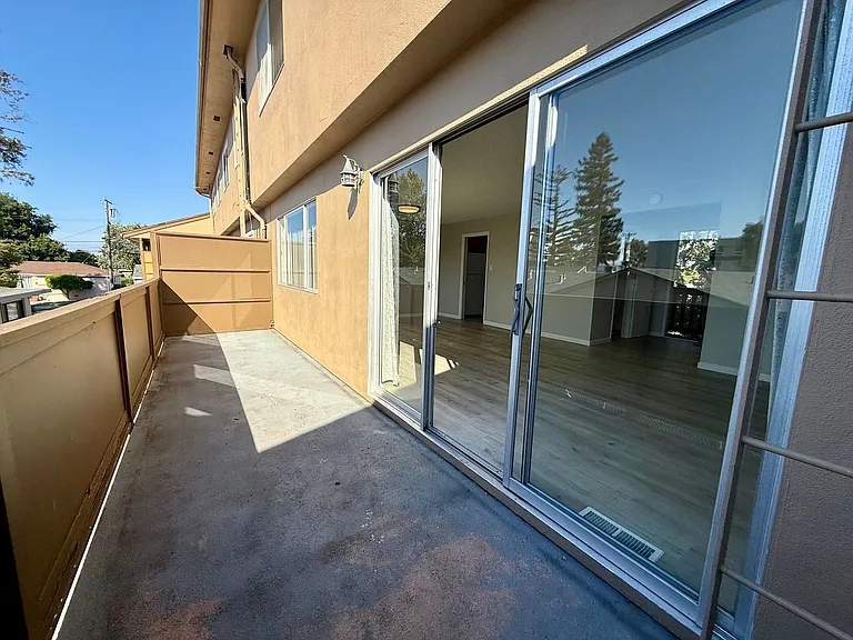 2660 Flores St — Photo 5