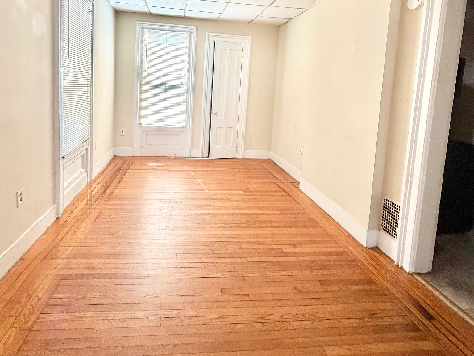 3 bed, 1.5 bath, 1750 sqft, $2,150 — Photo 4