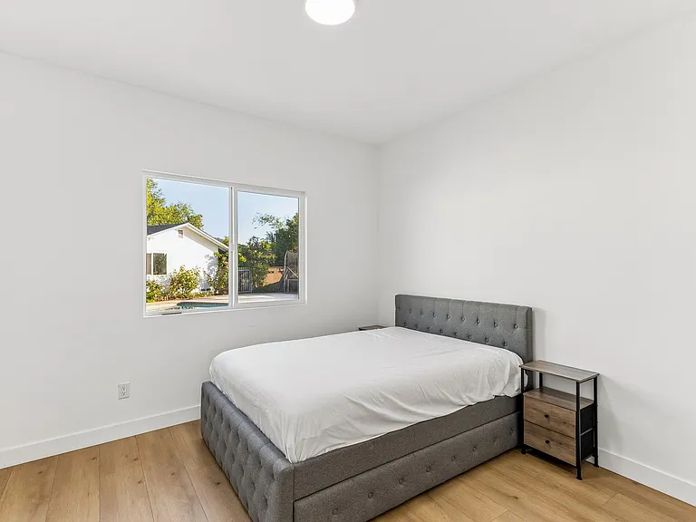 509 S Barranca St #B — Photo 14