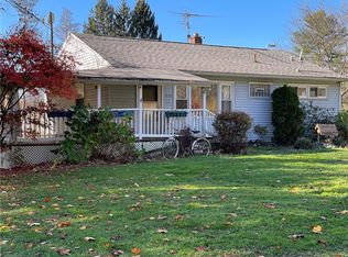 1270 Maple Dr, Hermitage, PA 16148