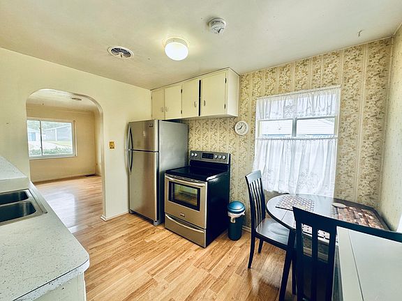 4th image of 214 22nd St S