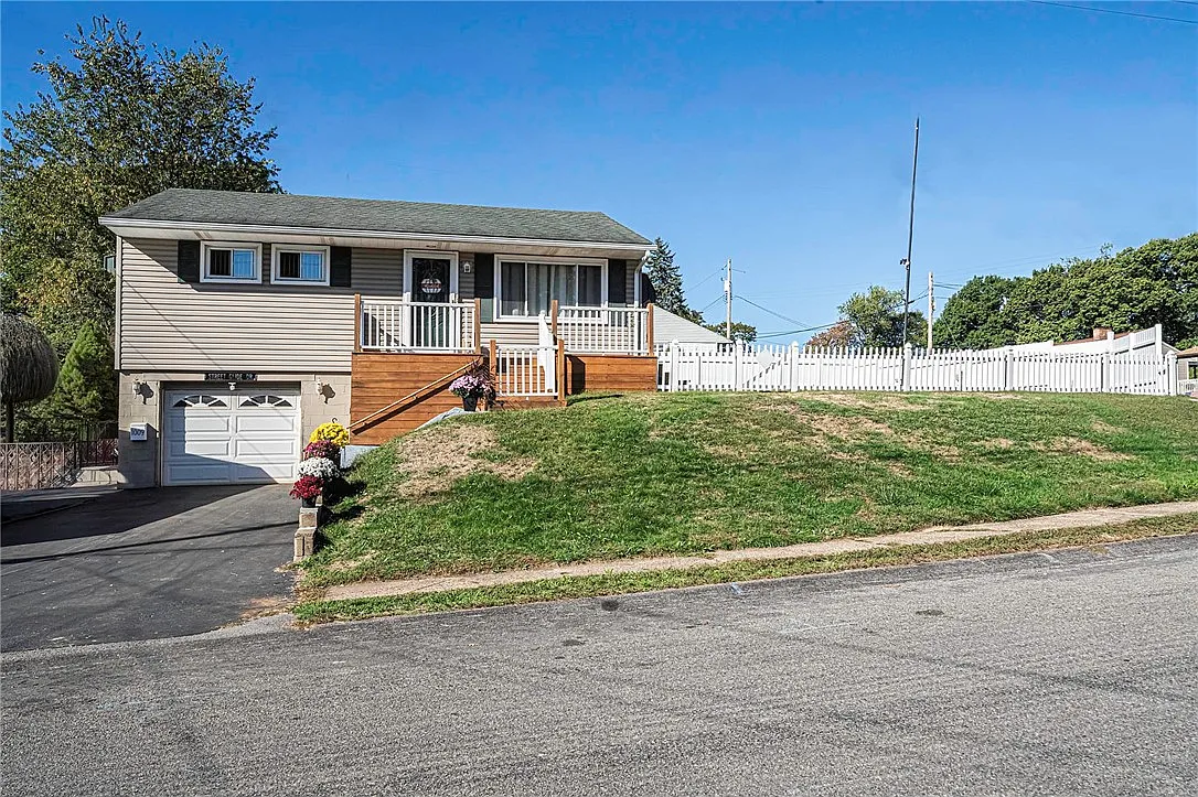 1009 Maine Ave photo 1