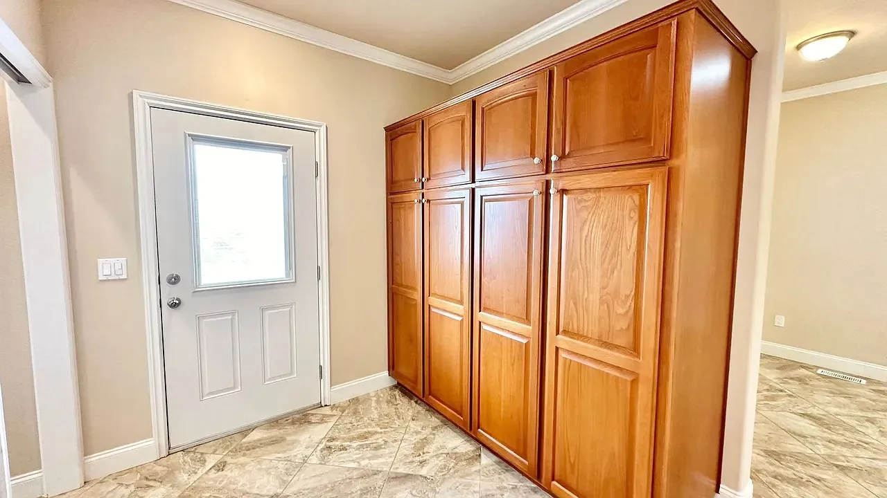 3 bed, 2166 sqft, $4,200 — Photo 2