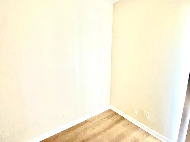 203 Easthampton I — Photo 6