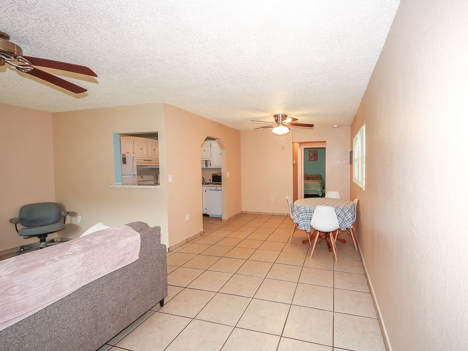 1 bed, 1.5 bath, 907 sqft, $1,400 — Photo 4