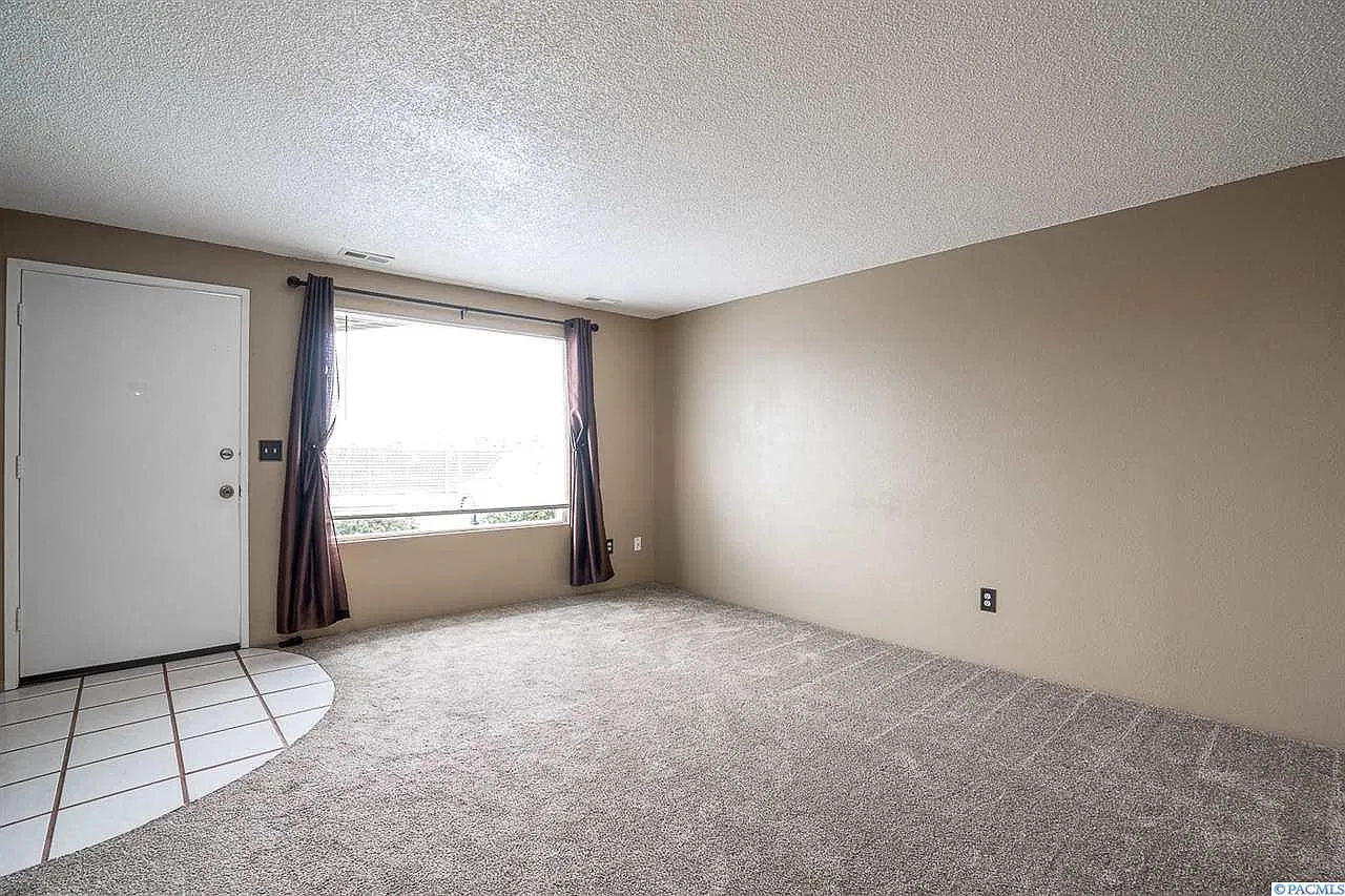 2 bed, 1020 sqft, $1,400 — Photo 2