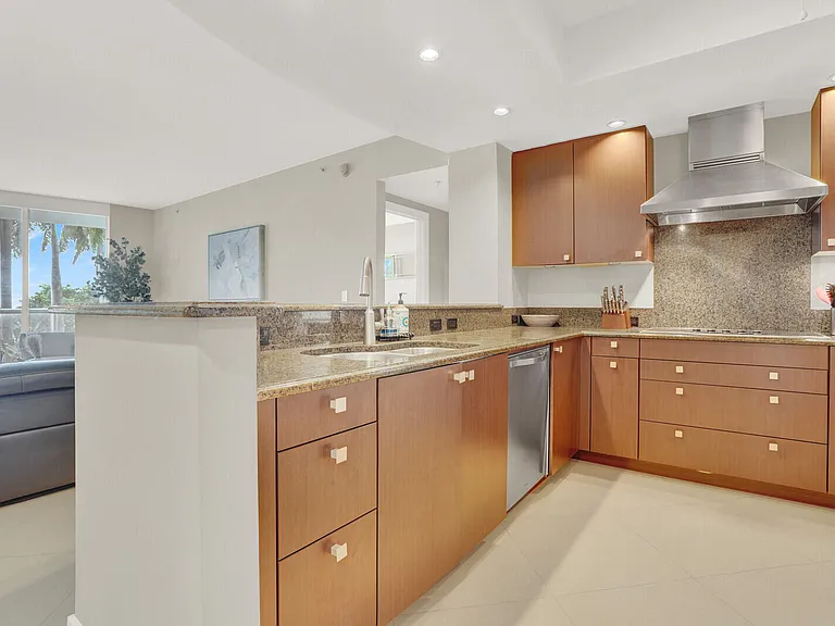 1 N Ocean Blvd #508 — Photo 13