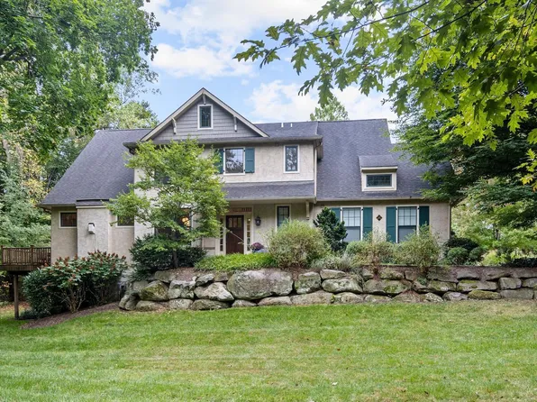 101 Traymore Ln, Rose Valley, PA 19063