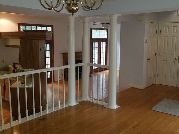4th image of 408 Idlewood Ln