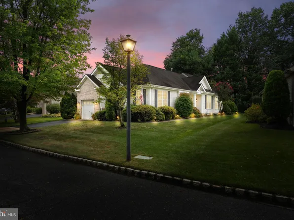 121 Glengarry Ln, Hainesport, NJ 08036
