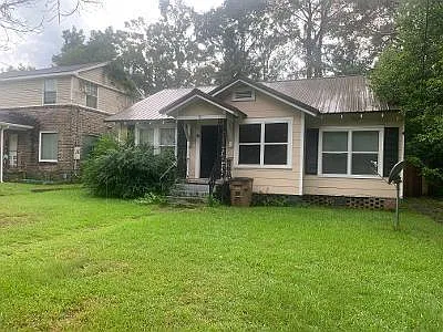 3 bed, 1.0 bath, 1179 sqft, $1,195 — Photo 1