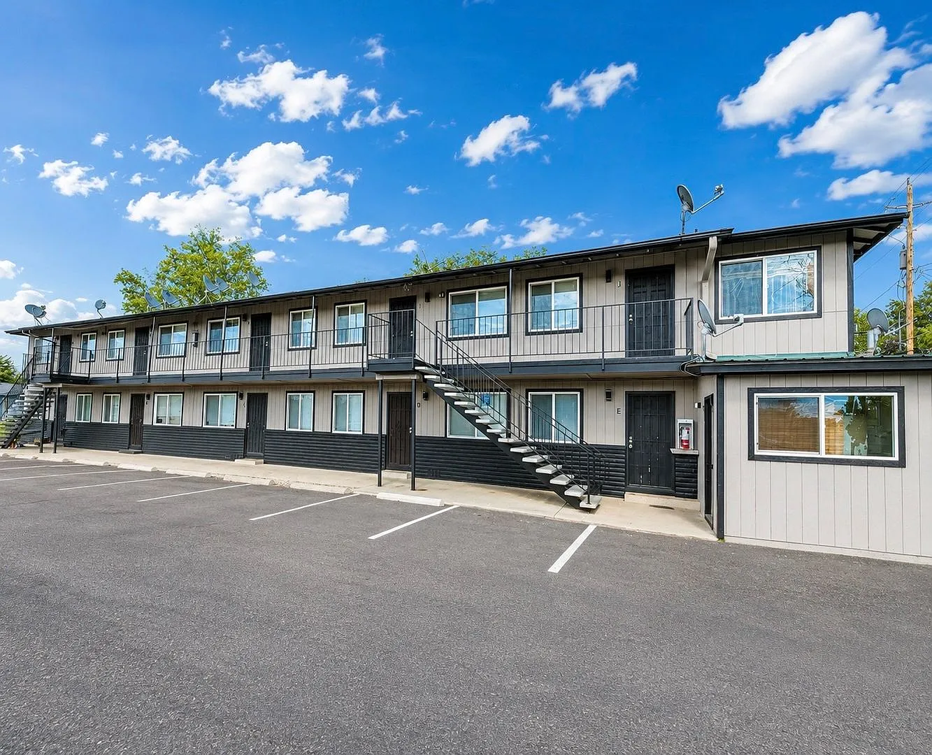 Sunrise Apartments — Photo 2