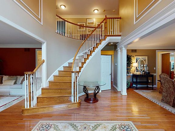 5th image of 2027 Penderbrooke Dr