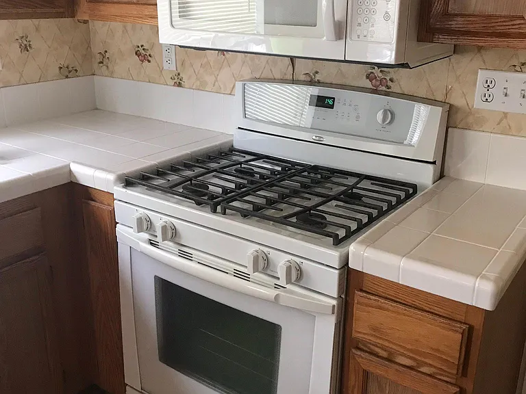 940 Laguna Ct — Photo 7