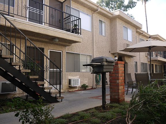 5th image of 11955 Weddington St