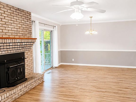 4th image of 329 Edgewater Dr