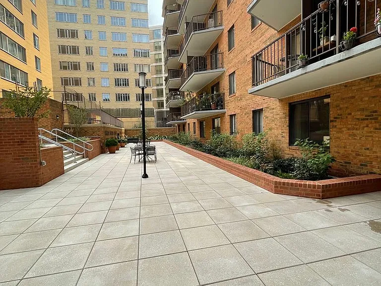 1718 P St NW #602 — Photo 9