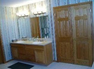 5 Deer Creek Ct, Mason City, IA 50401