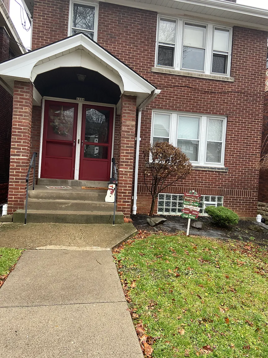 1220 Kelton Ave Floor 1 photo 1