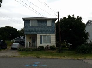 32 Main St, Burgettstown, PA 15004