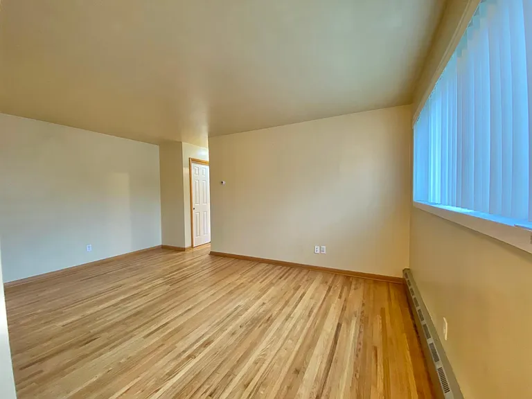 1529 E 38th St #7 — Photo 5