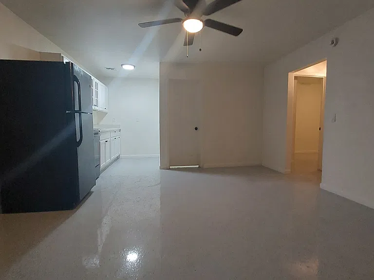 2302 W Turney Ave #C — Photo 3