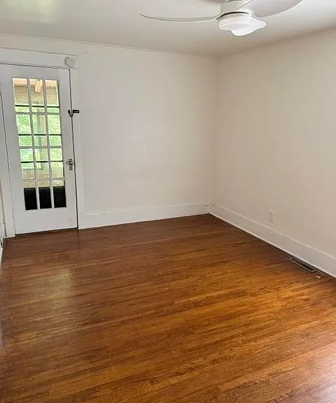 105 Florence Ave — Photo 18