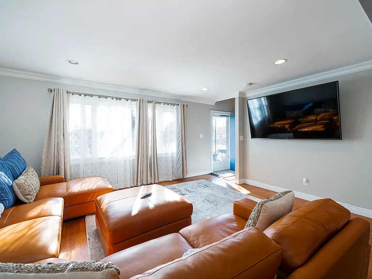 105 E Morris Ave — Photo 3