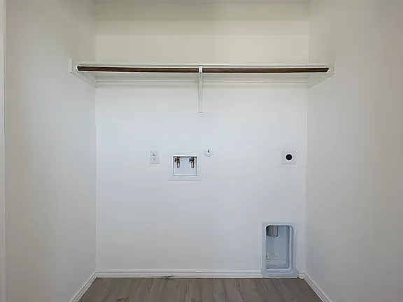 9051 Navarro Vis — Photo 3