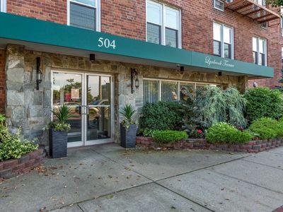 504 Merrick Rd APT 4G, Lynbrook, NY, 11563