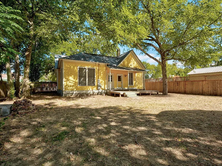 304 Olive St — Photo 23