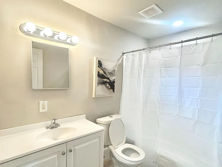 2501 Booker Ave — Photo 2