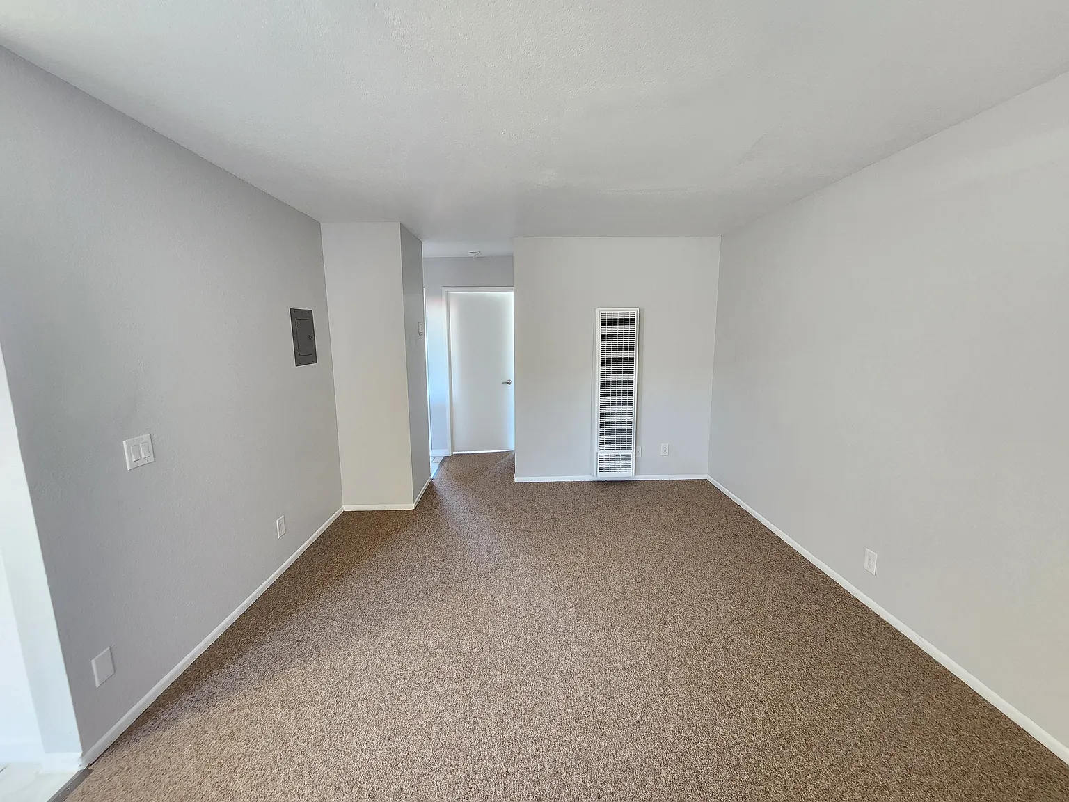 2 bed, 850 sqft, $1,950 — Photo 2