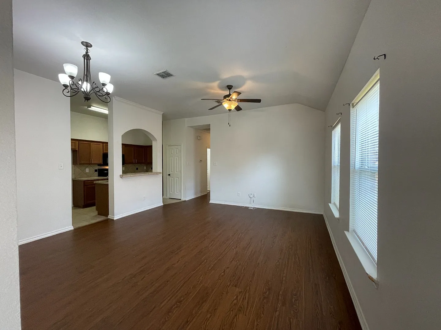 Charming 3-Bed in Woodland Estates with HOA Amenities, Fenced Yard & Attached Garage — Photo 3