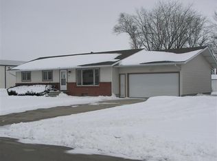 1613 E St, Schuyler, NE 68661