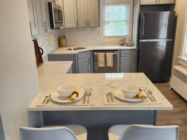 156 Cleveland Ave, Mineola, NY