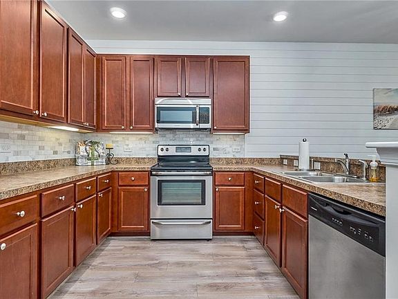 2nd image of 722 Lacy Oak Dr