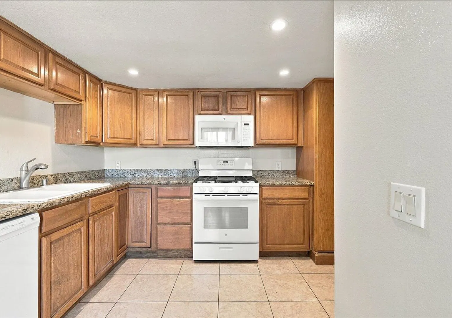 3921 E. Calle De Carlos — Photo 2