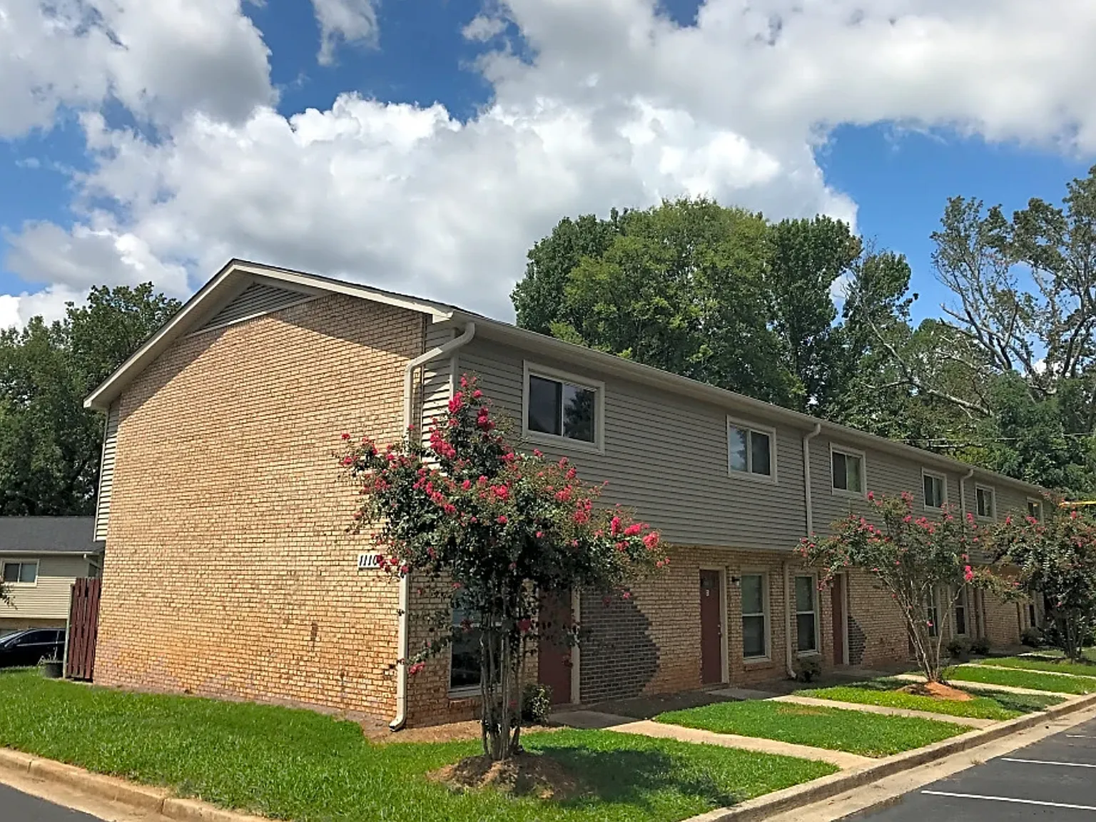 2 bed, 1.5 bath, 950 sqft, $1,350 — Photo 1