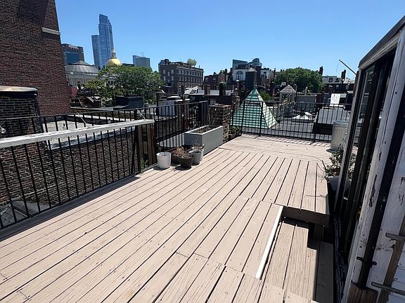 2nd image of 33 Myrtle St
