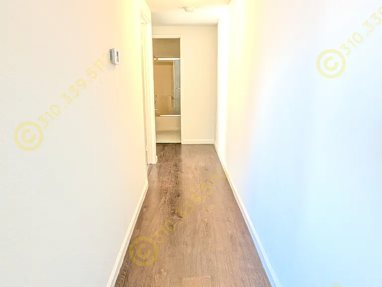 10758 Lawler St #7 — Photo 21