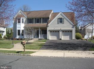4 Dickinson Ct, Plainsboro, NJ 08536