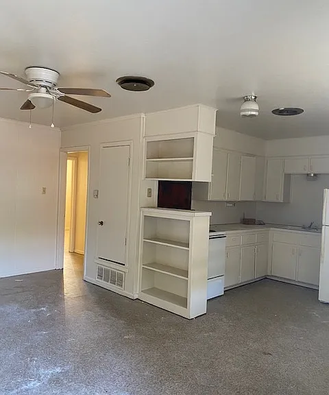 604 W Ave E #F — Photo 2