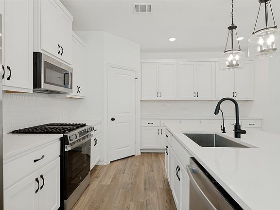 3rd image of 2504 Flaxfield Ln