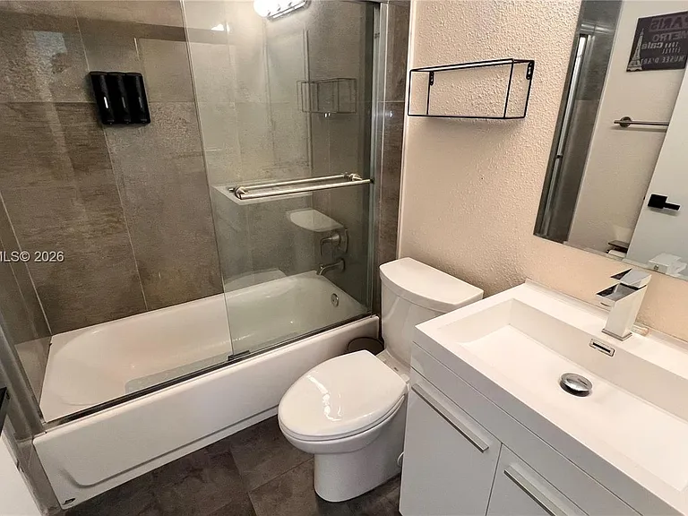 3538 SW 17th St #1B — Photo 6